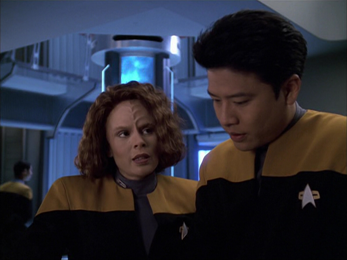 extant_StarTrek_VOY_6x05-Alice_02160.jpg