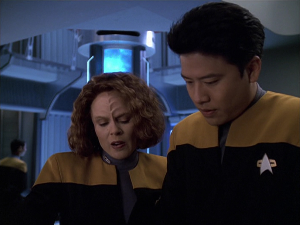 extant_StarTrek_VOY_6x05-Alice_02163.jpg