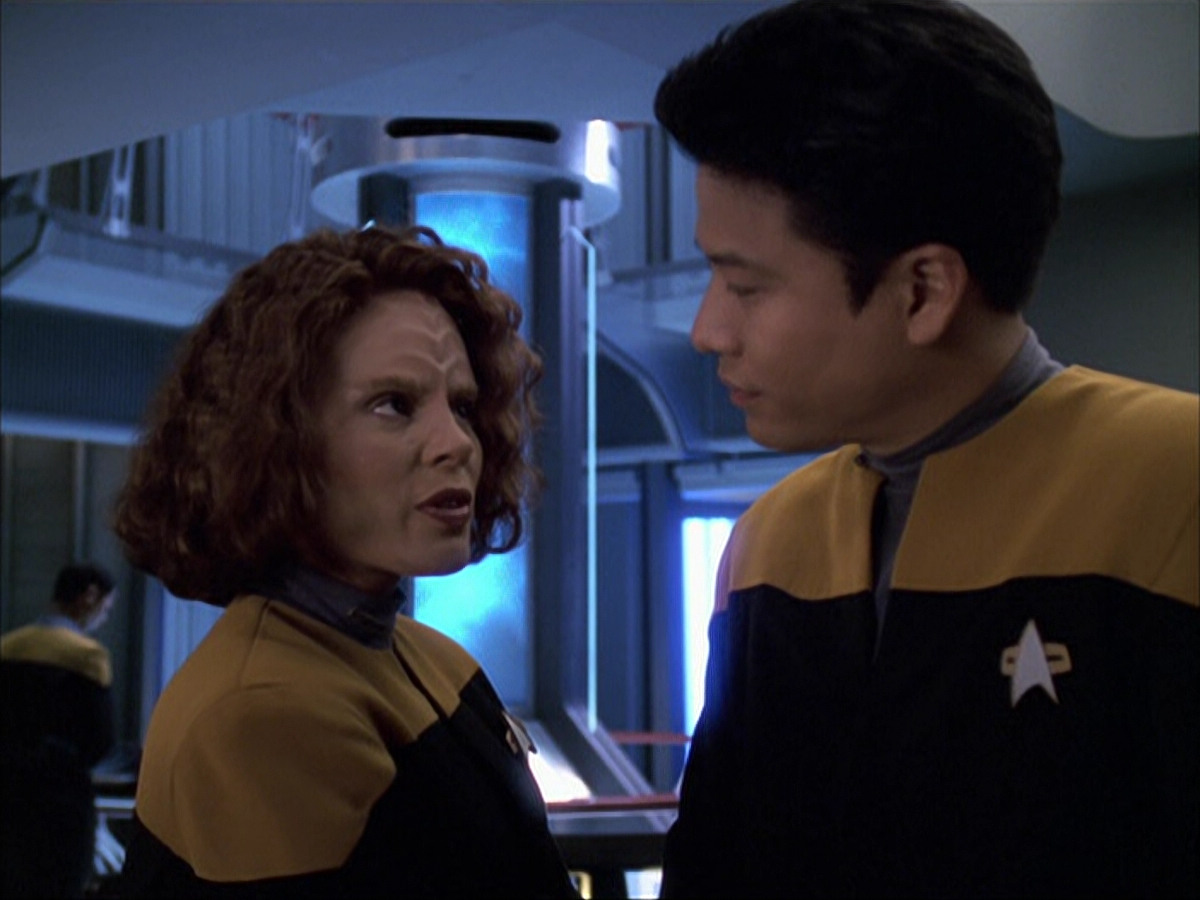 extant_StarTrek_VOY_6x05-Alice_02173.jpg