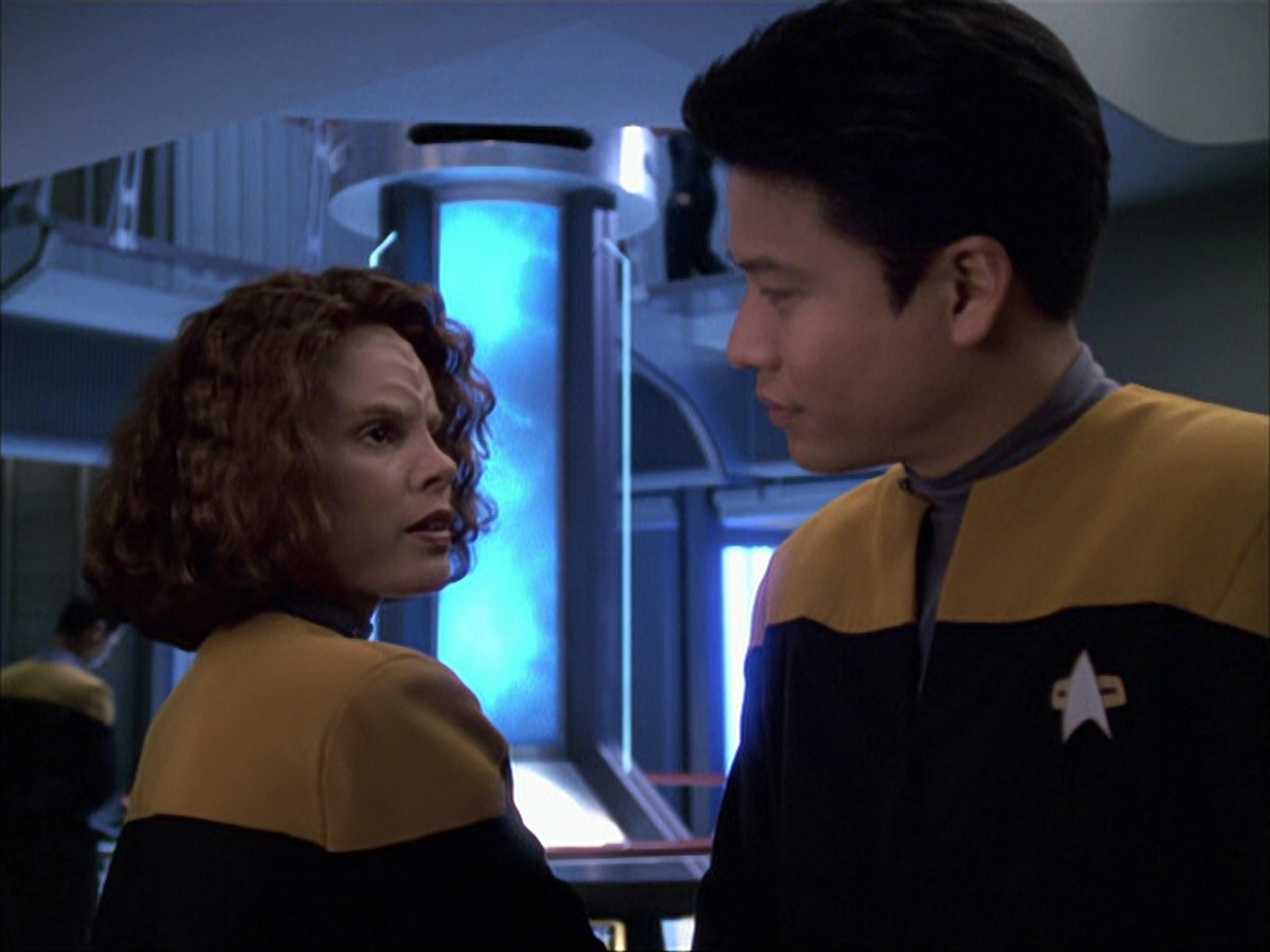 extant_StarTrek_VOY_6x05-Alice_02176.jpg