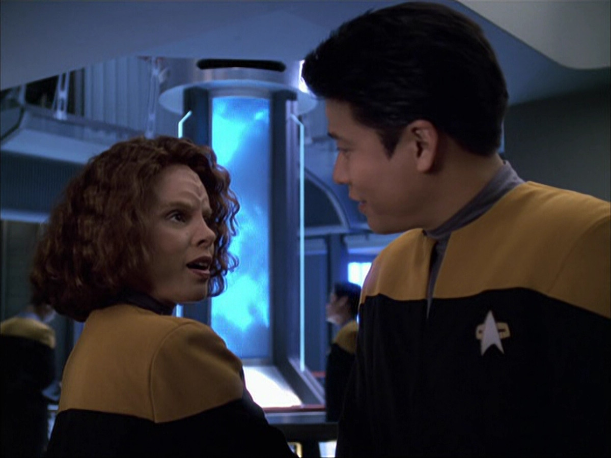 extant_StarTrek_VOY_6x05-Alice_02181.jpg