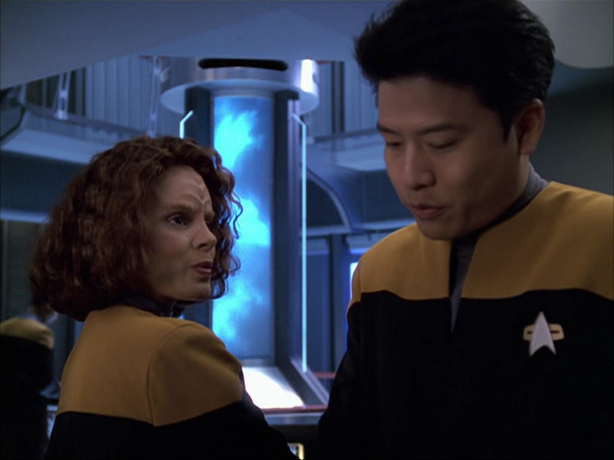 extant_StarTrek_VOY_6x05-Alice_02183.jpg