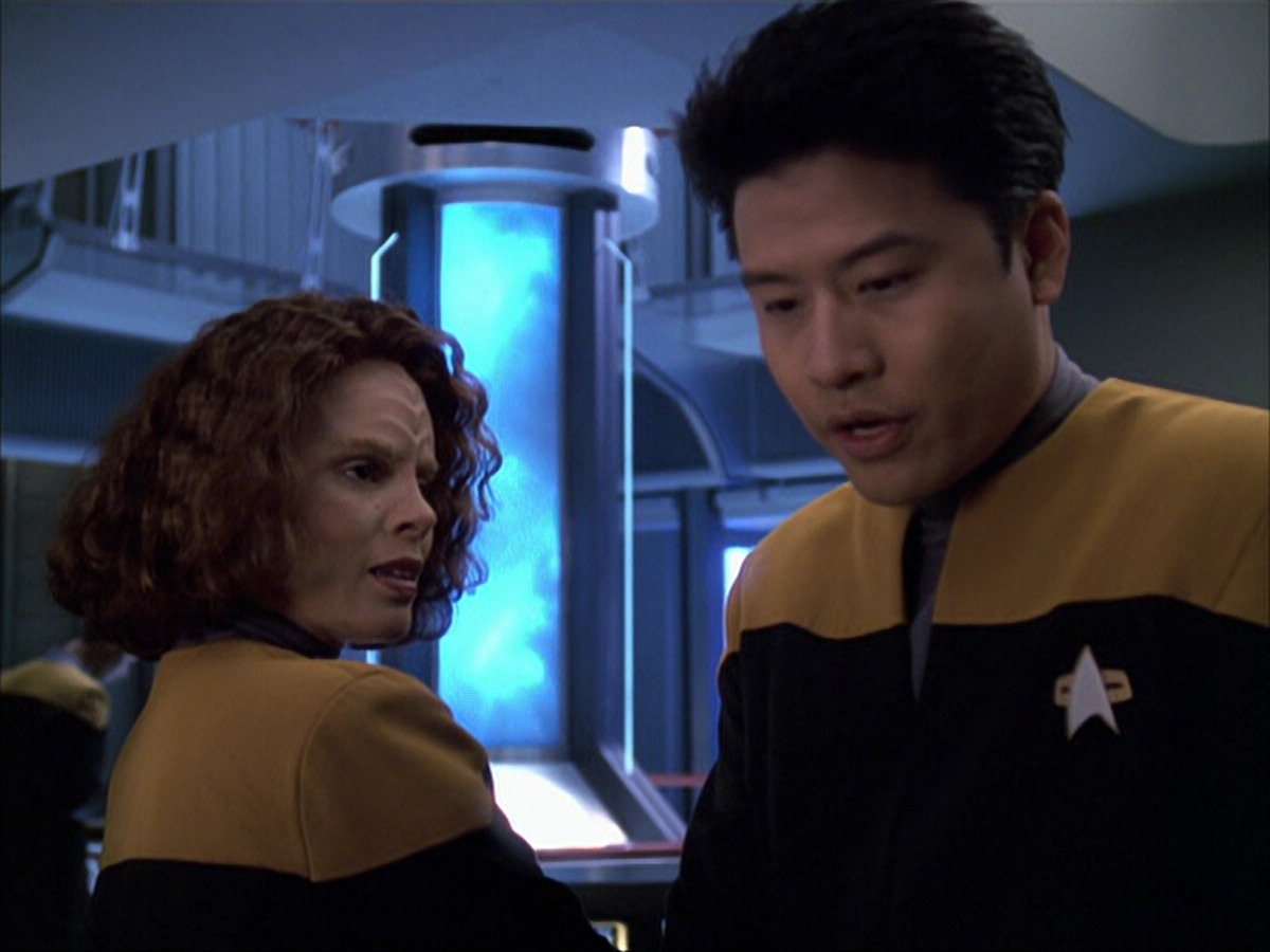 extant_StarTrek_VOY_6x05-Alice_02188.jpg