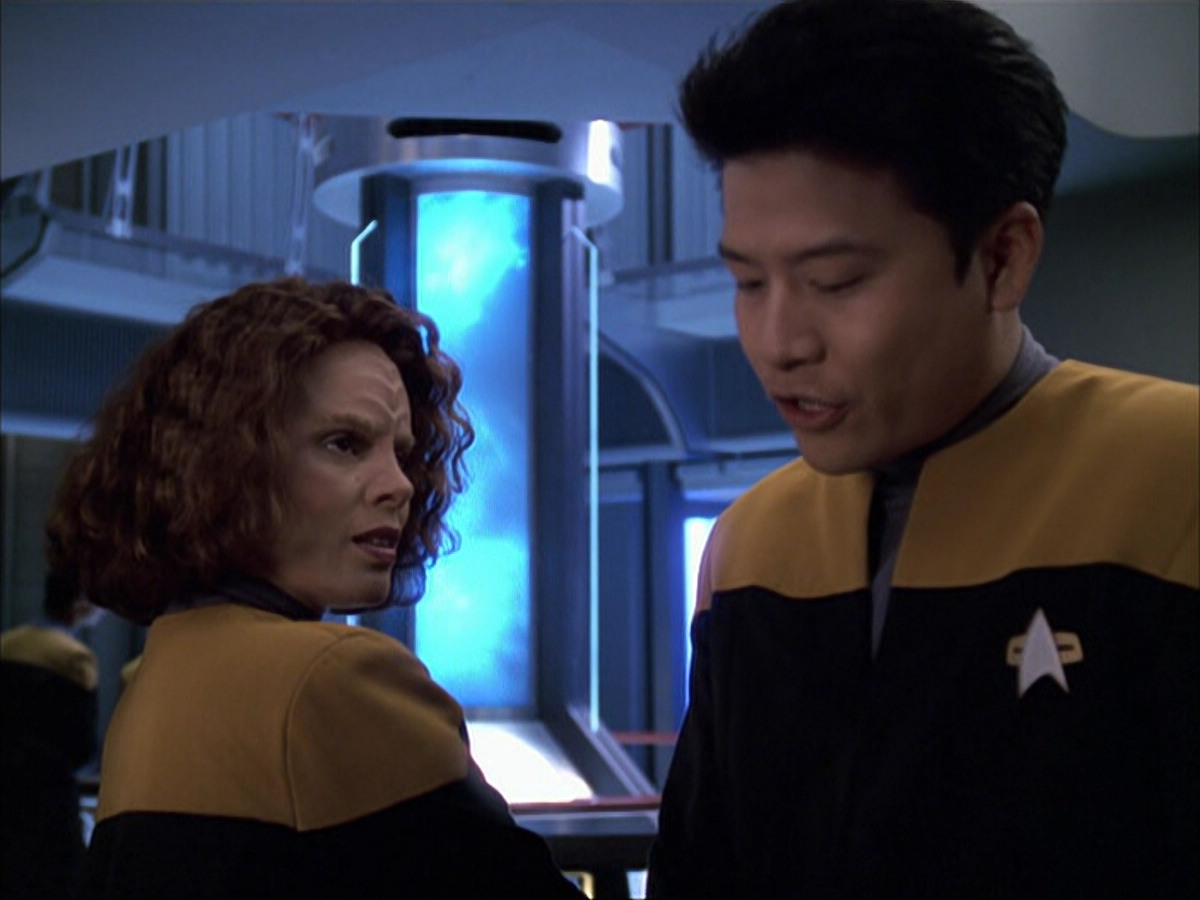 extant_StarTrek_VOY_6x05-Alice_02189.jpg