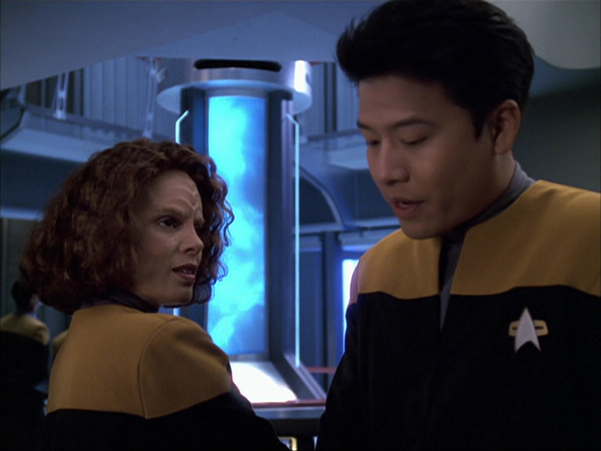 extant_StarTrek_VOY_6x05-Alice_02190.jpg