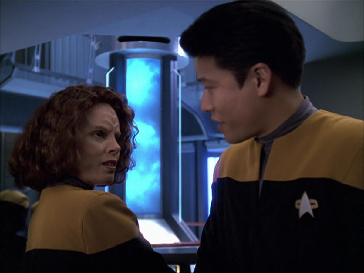 extant_StarTrek_VOY_6x05-Alice_02191.jpg