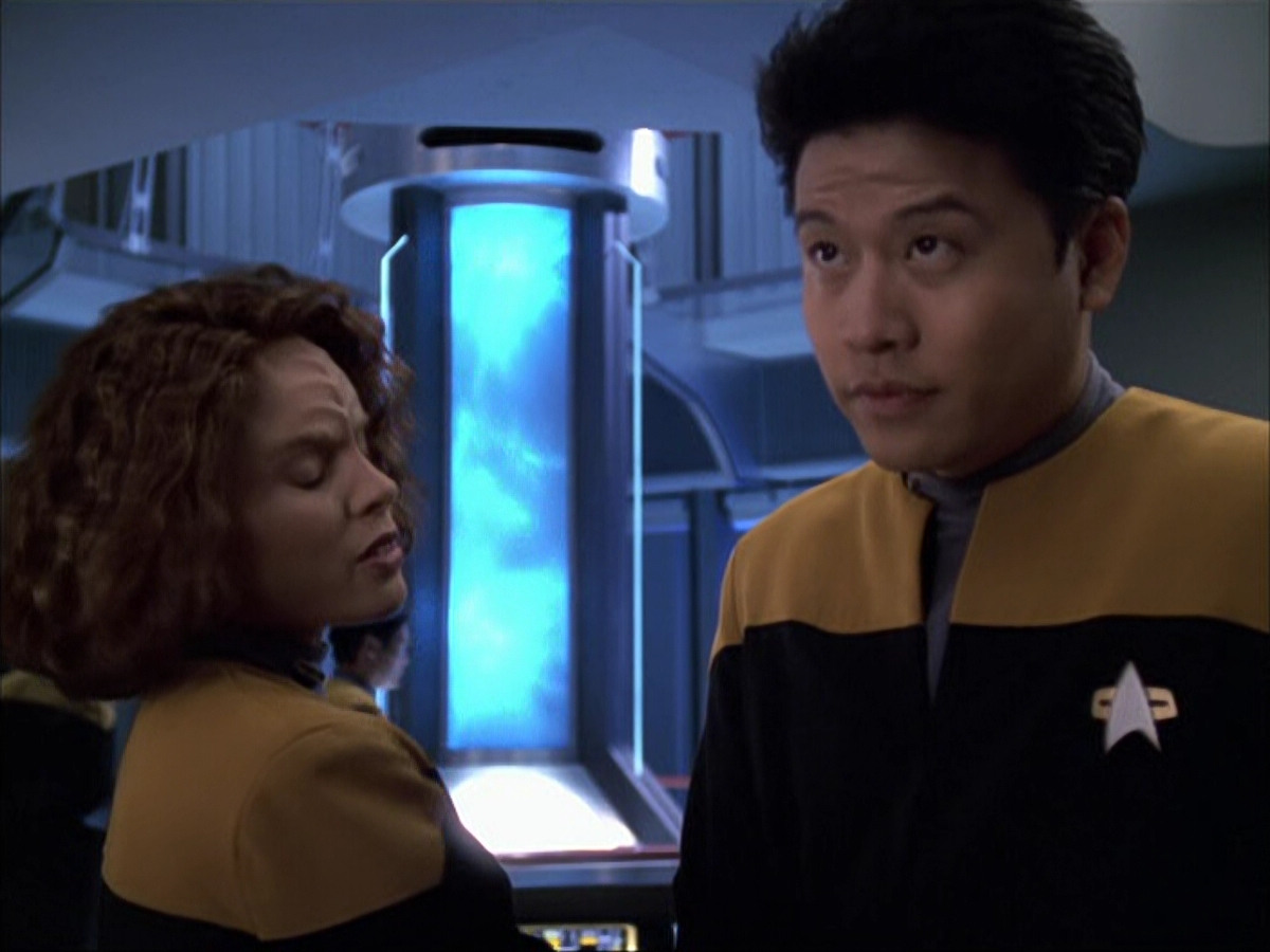 extant_StarTrek_VOY_6x05-Alice_02200.jpg