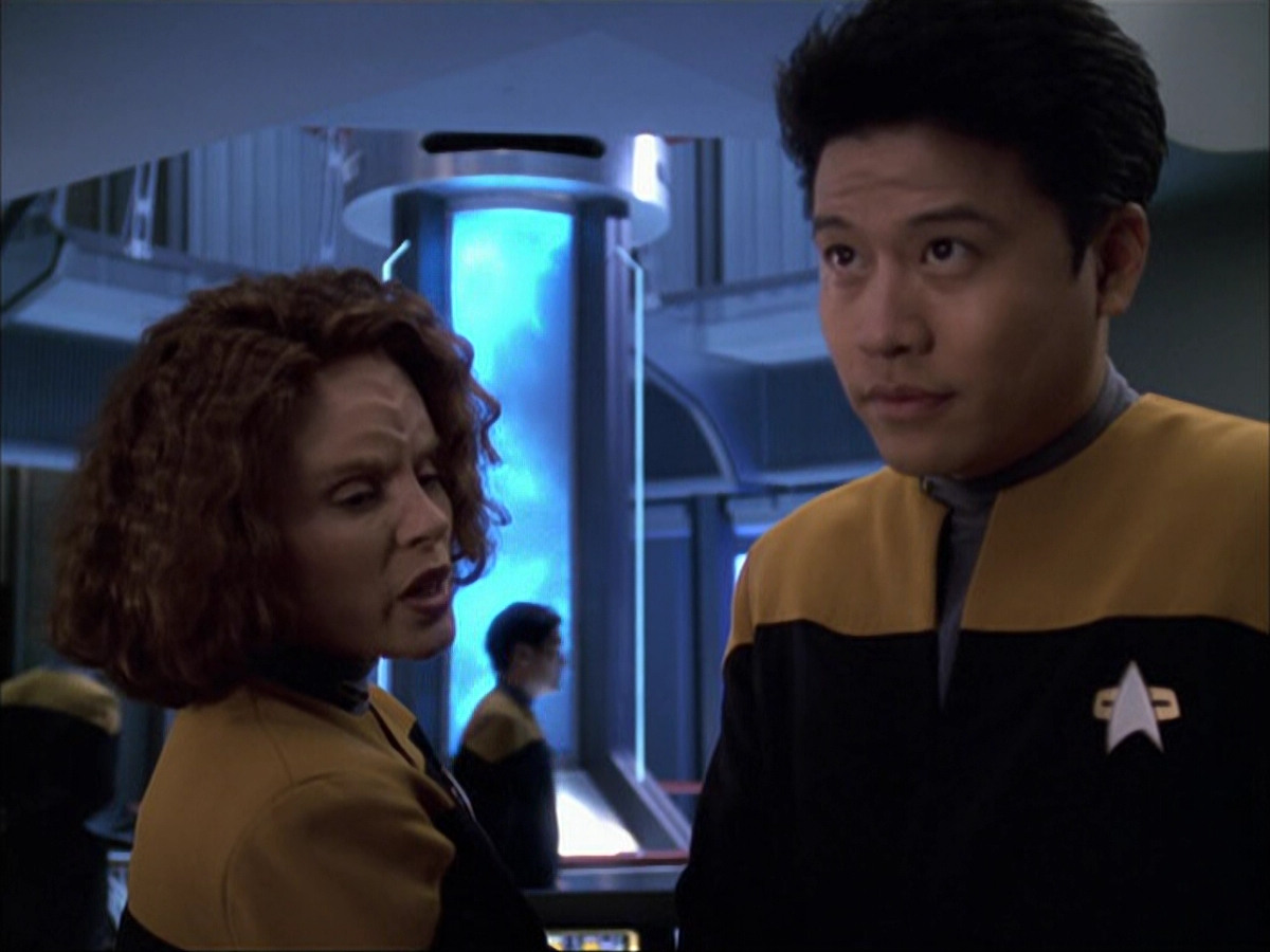 extant_StarTrek_VOY_6x05-Alice_02201.jpg