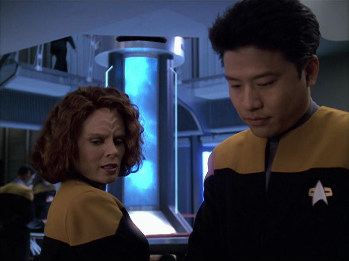 extant_StarTrek_VOY_6x05-Alice_02204.jpg