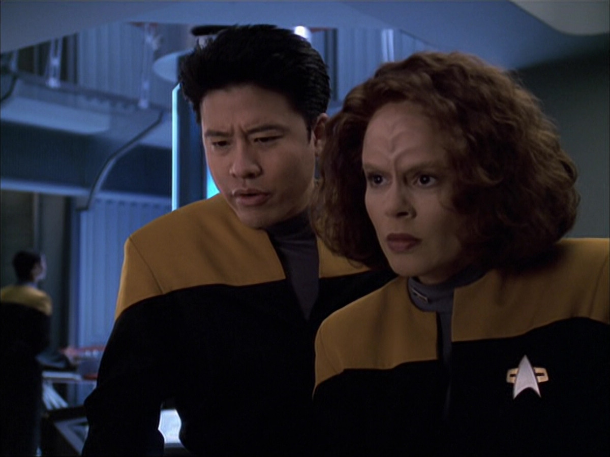 extant_StarTrek_VOY_6x05-Alice_02211.jpg