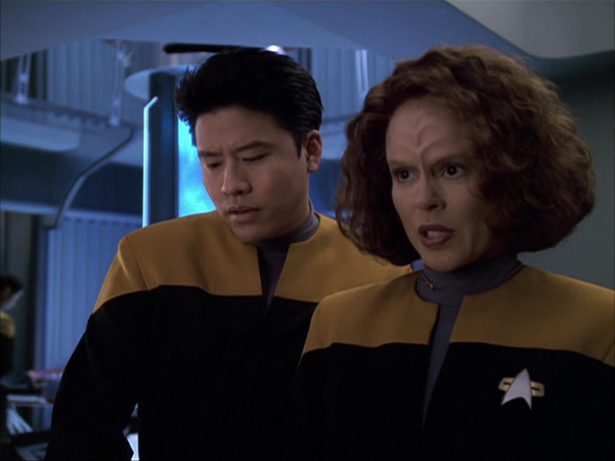 extant_StarTrek_VOY_6x05-Alice_02220.jpg