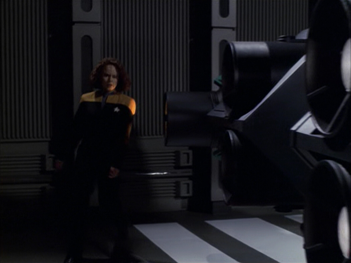 extant_StarTrek_VOY_6x05-Alice_02259.jpg