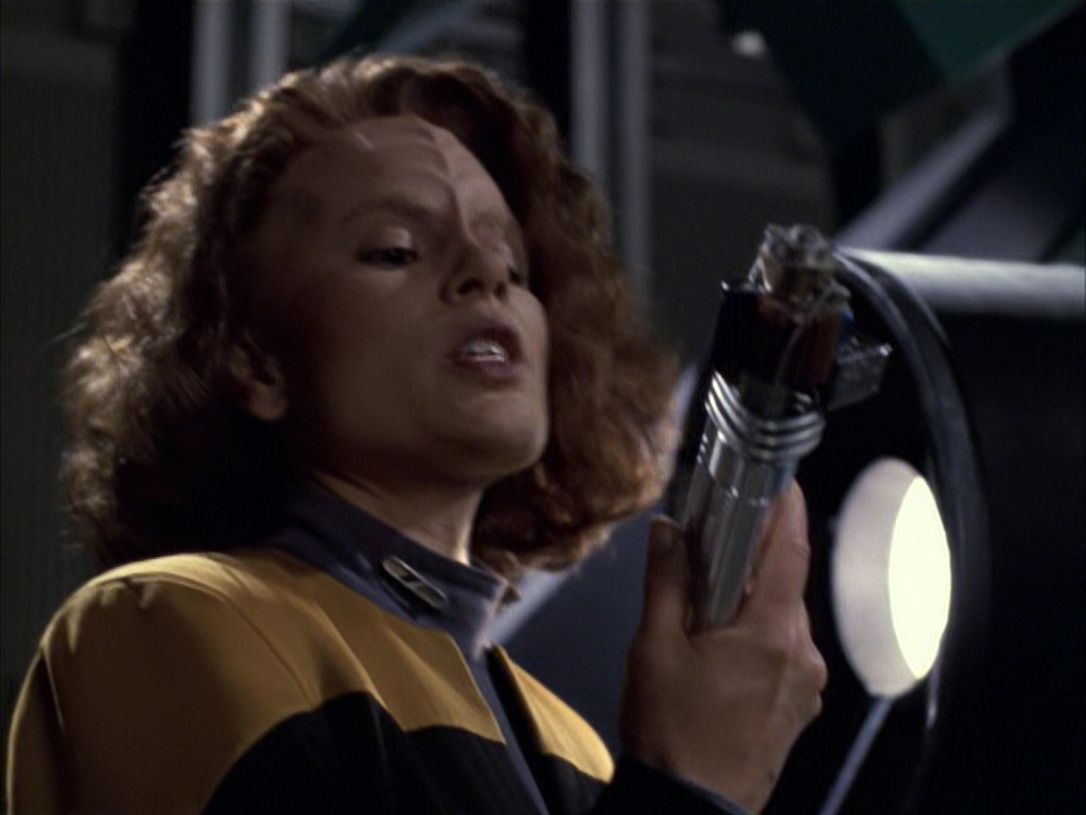 extant_StarTrek_VOY_6x05-Alice_02267.jpg