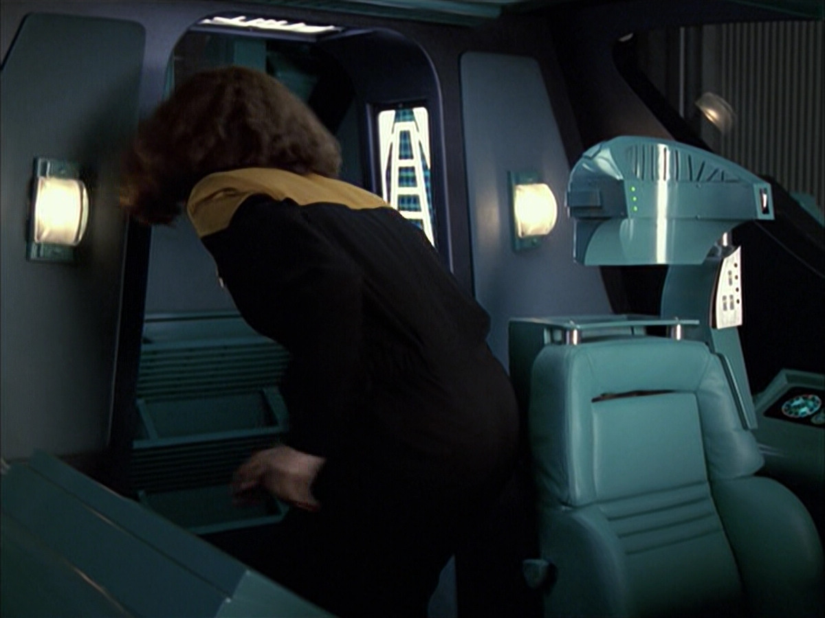 extant_StarTrek_VOY_6x05-Alice_02295.jpg