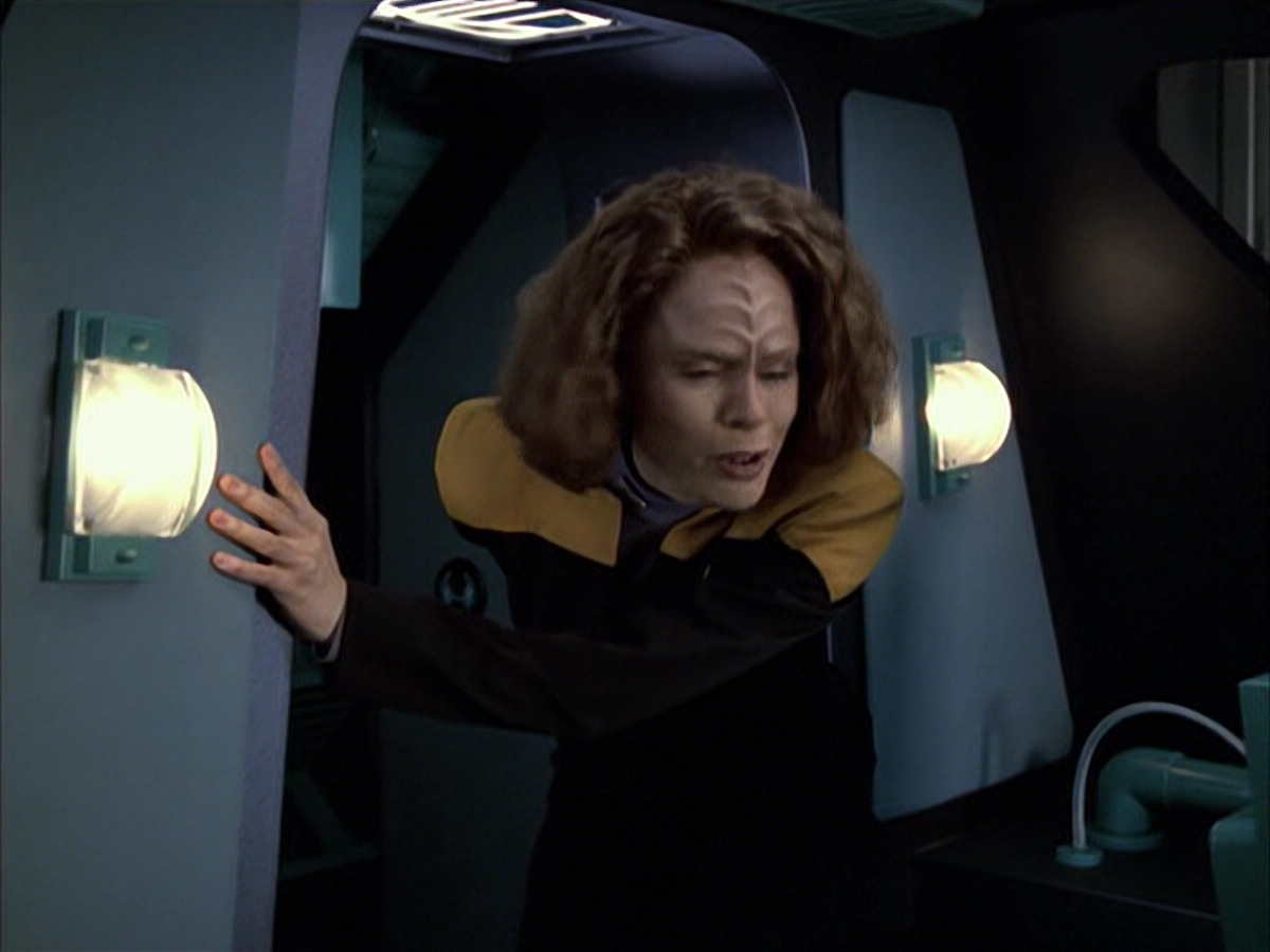 extant_StarTrek_VOY_6x05-Alice_02301.jpg
