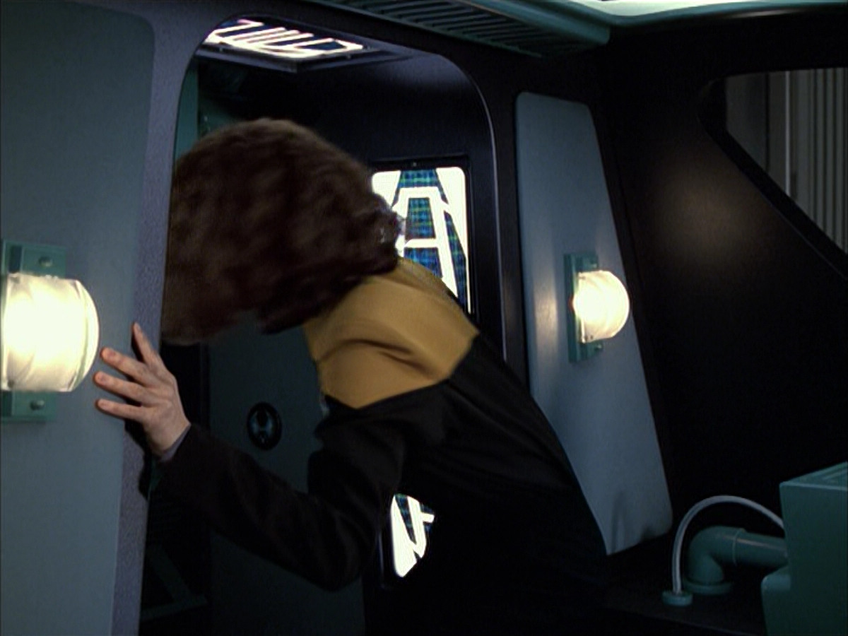 extant_StarTrek_VOY_6x05-Alice_02312.jpg