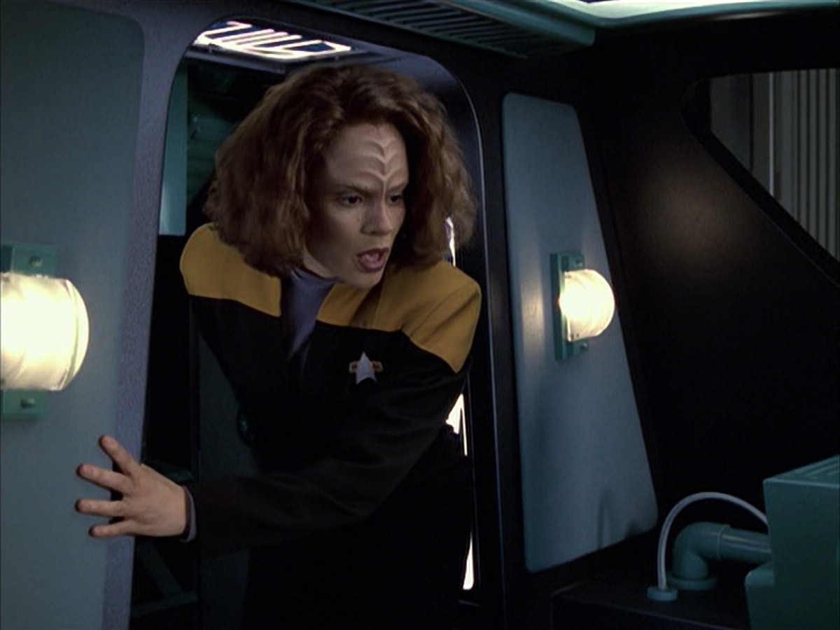 extant_StarTrek_VOY_6x05-Alice_02317.jpg