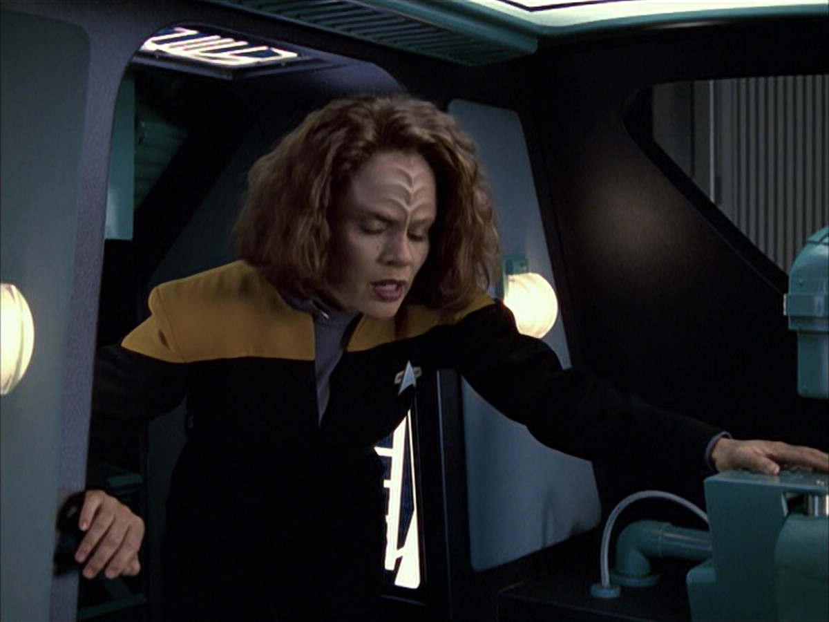 extant_StarTrek_VOY_6x05-Alice_02322.jpg