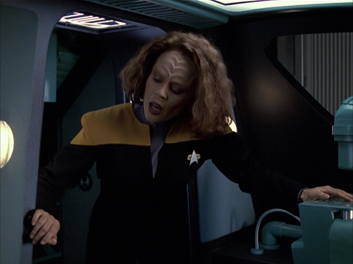 extant_StarTrek_VOY_6x05-Alice_02323.jpg