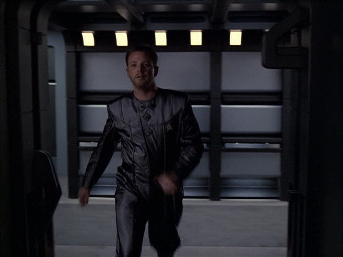 extant_StarTrek_VOY_6x05-Alice_02335.jpg