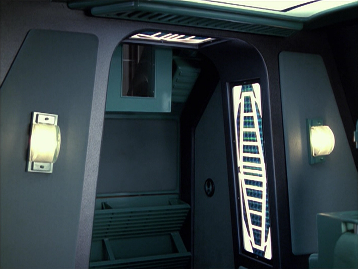 extant_StarTrek_VOY_6x05-Alice_02350.jpg