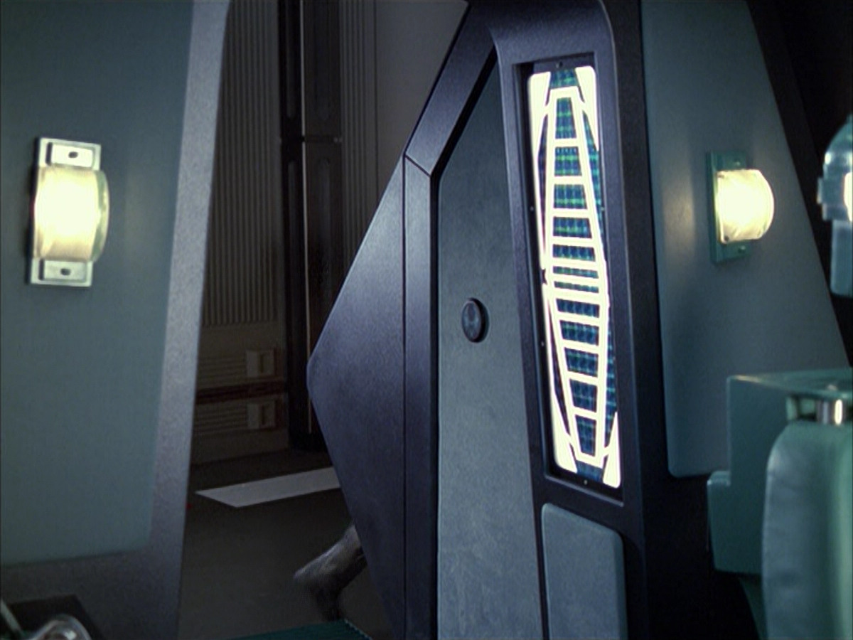 extant_StarTrek_VOY_6x05-Alice_02365.jpg