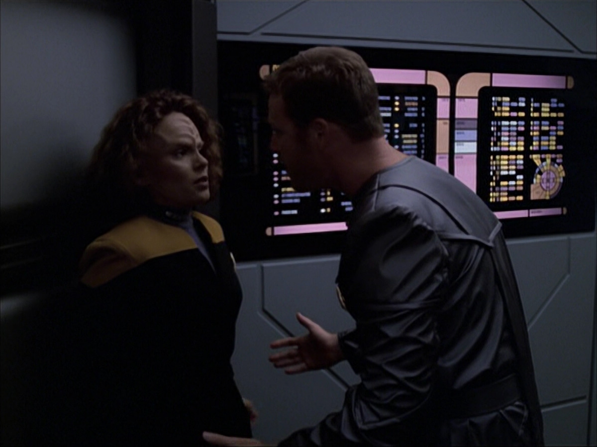 extant_StarTrek_VOY_6x05-Alice_02386.jpg