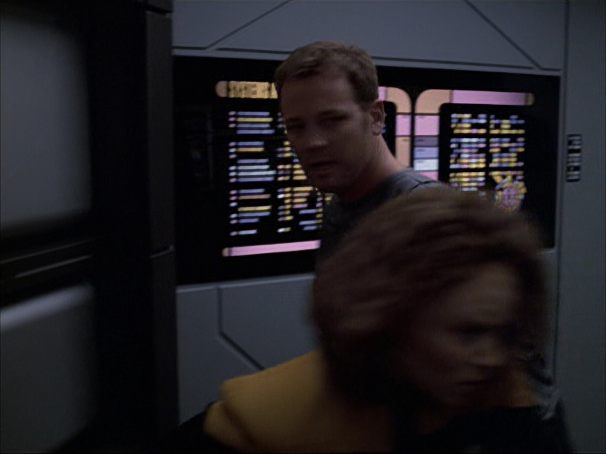 extant_StarTrek_VOY_6x05-Alice_02389.jpg