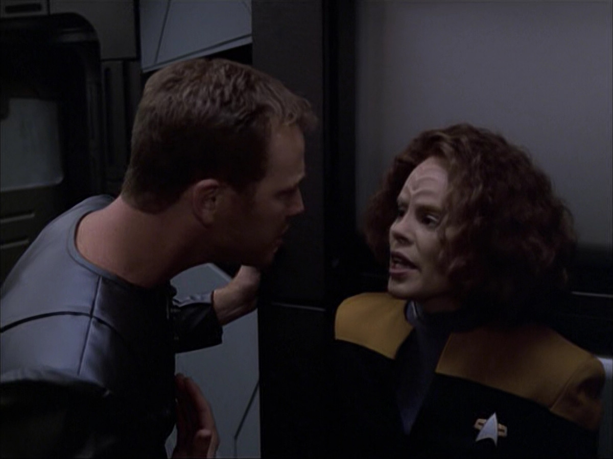 extant_StarTrek_VOY_6x05-Alice_02394.jpg