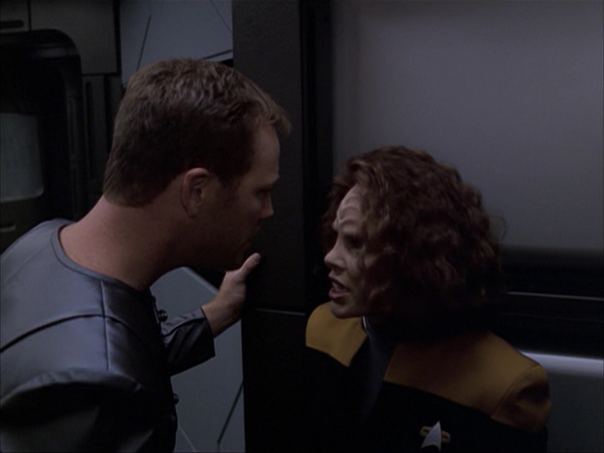 extant_StarTrek_VOY_6x05-Alice_02399.jpg
