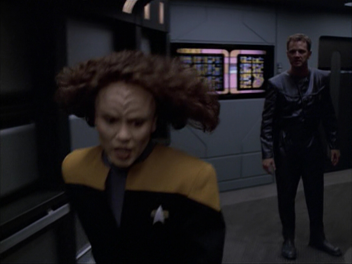 extant_StarTrek_VOY_6x05-Alice_02412.jpg