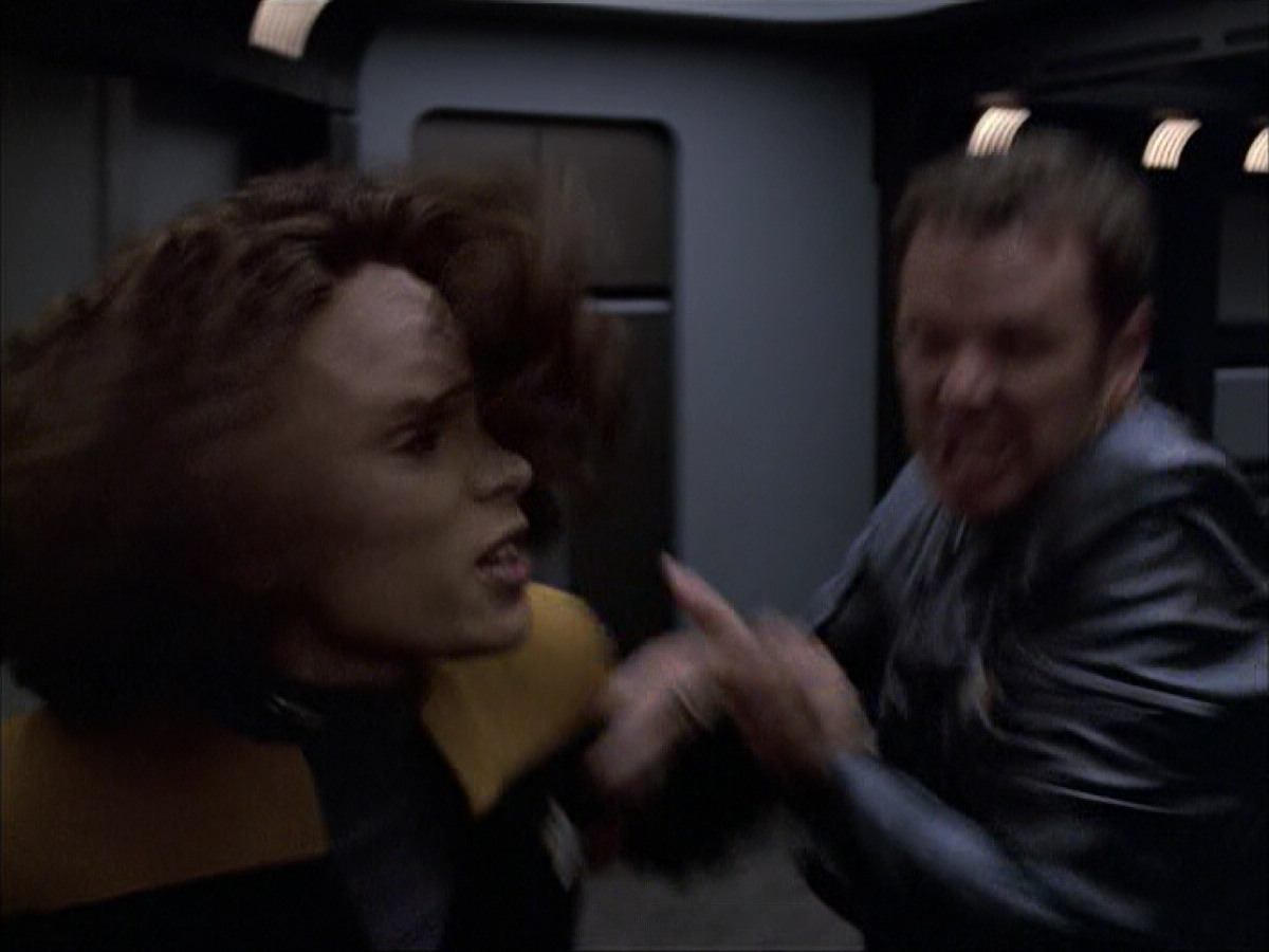 extant_StarTrek_VOY_6x05-Alice_02416.jpg