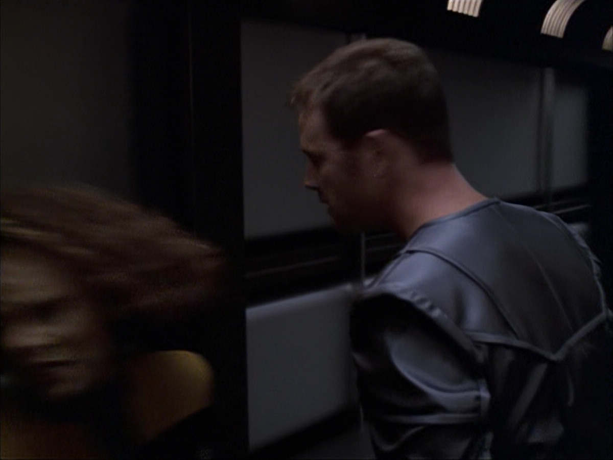 extant_StarTrek_VOY_6x05-Alice_02425.jpg