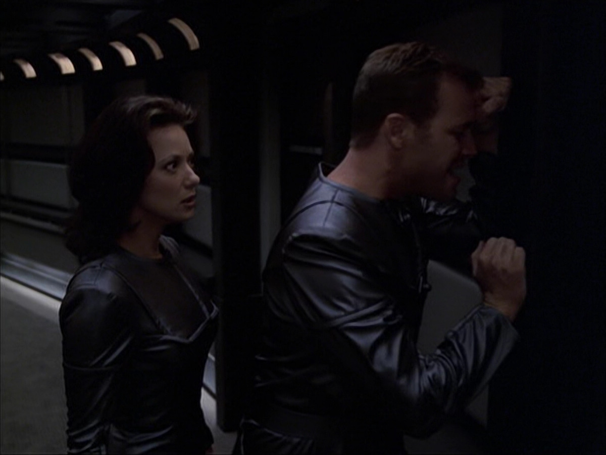 extant_StarTrek_VOY_6x05-Alice_02461.jpg