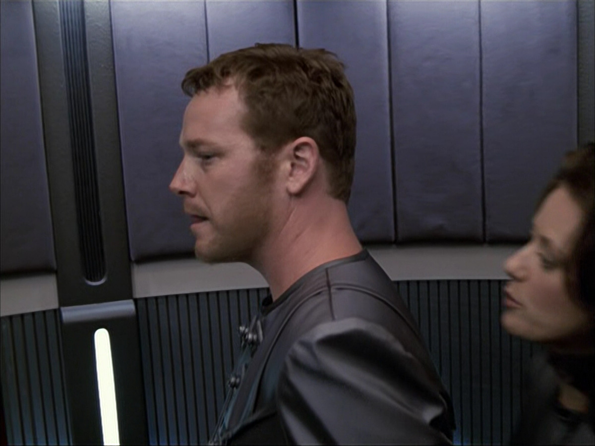 extant_StarTrek_VOY_6x05-Alice_02501.jpg