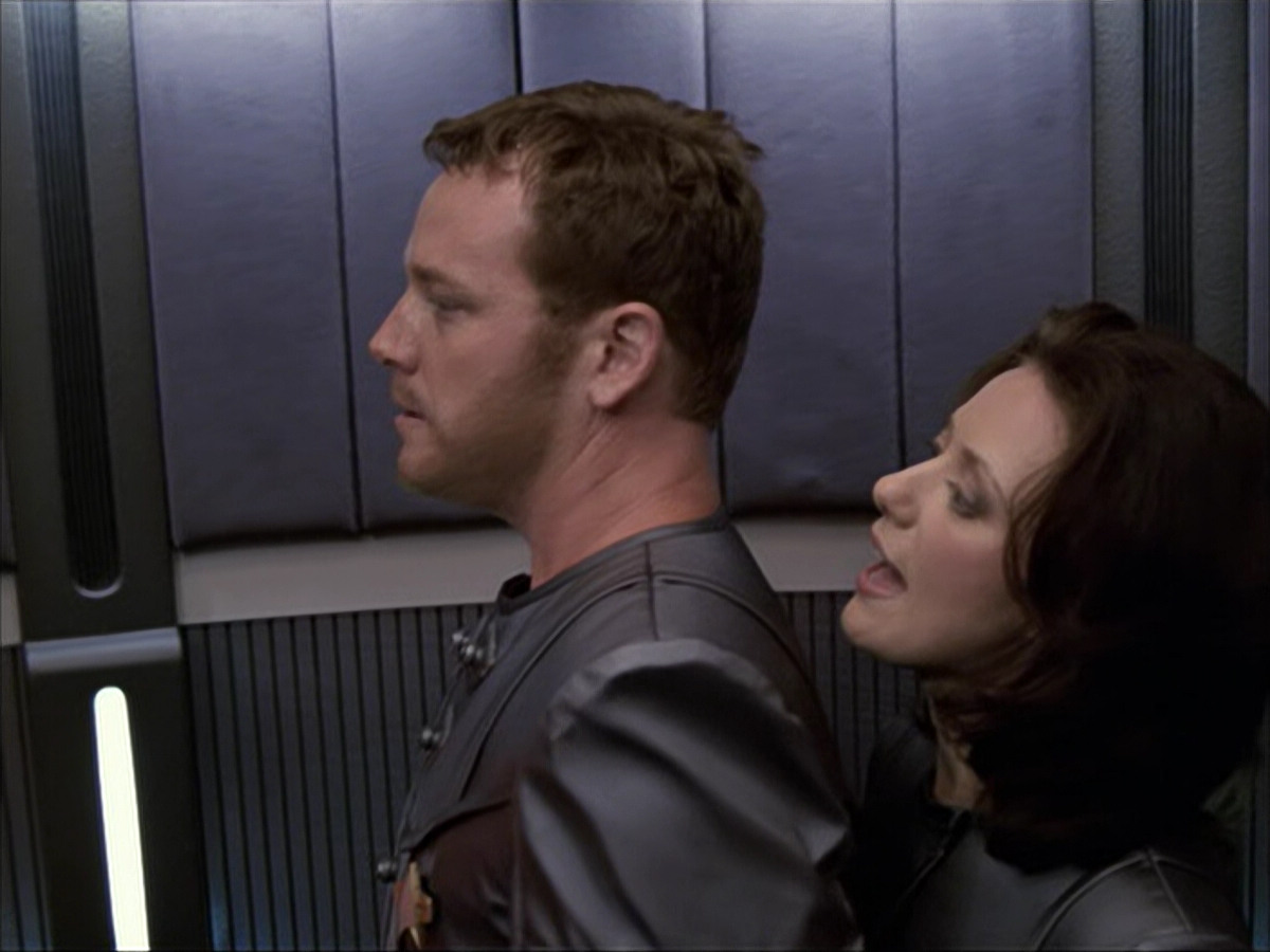 extant_StarTrek_VOY_6x05-Alice_02502.jpg