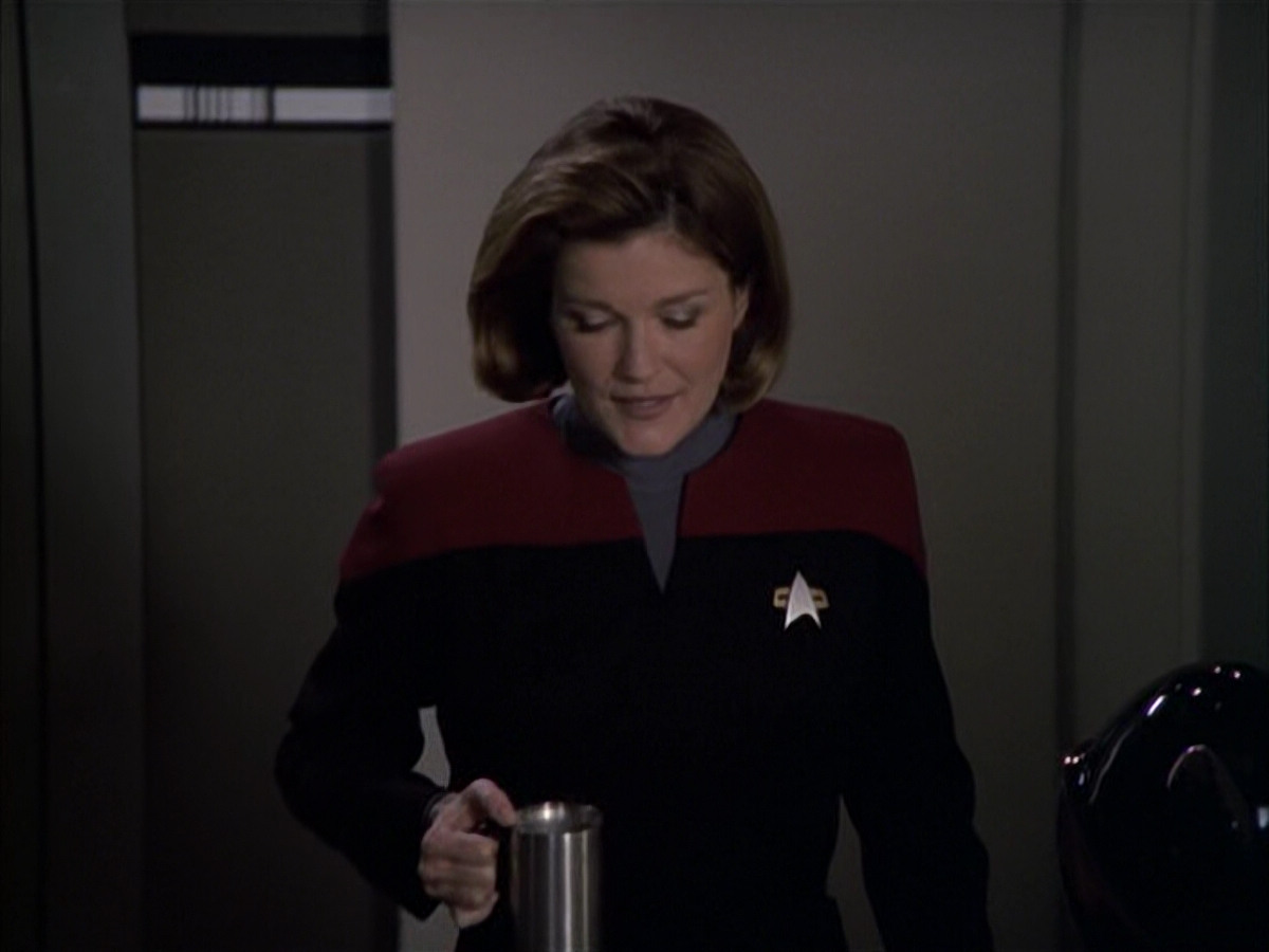 extant_StarTrek_VOY_6x05-Alice_02552.jpg