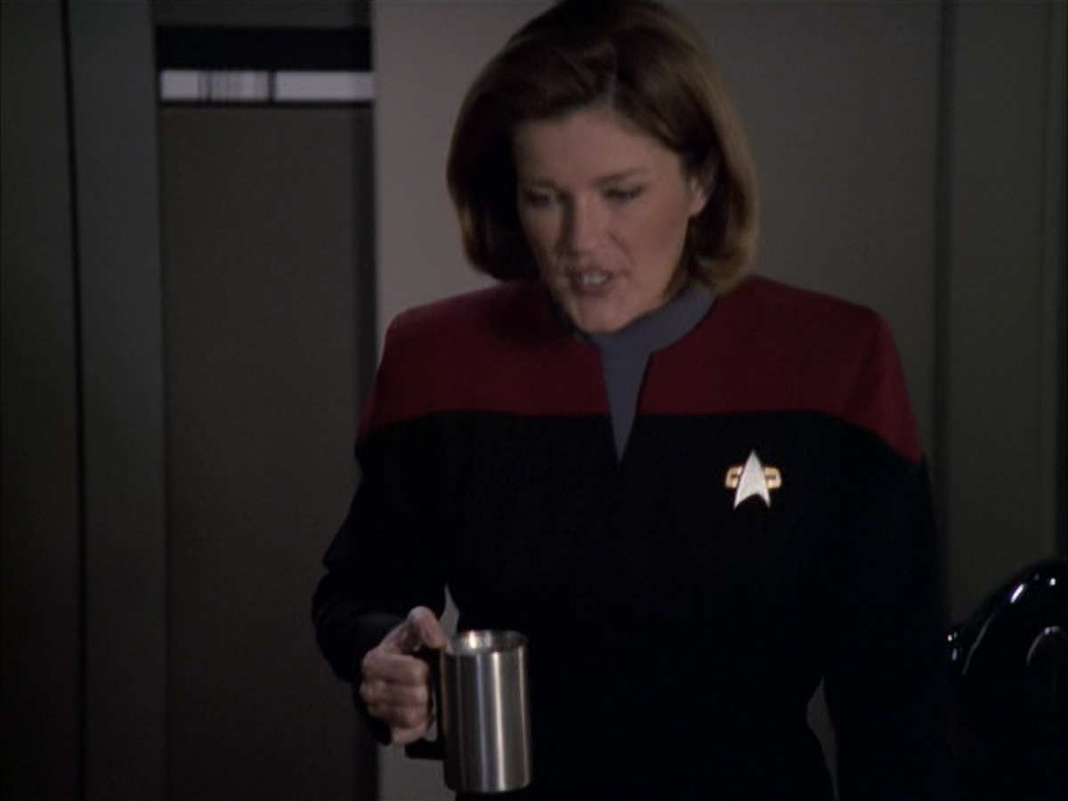 extant_StarTrek_VOY_6x05-Alice_02553.jpg