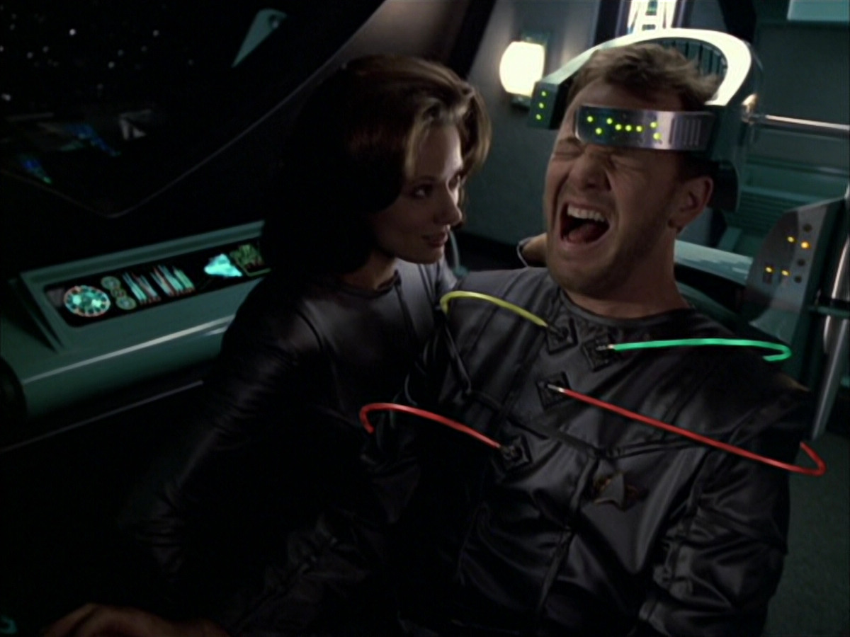 extant_StarTrek_VOY_6x05-Alice_02660.jpg