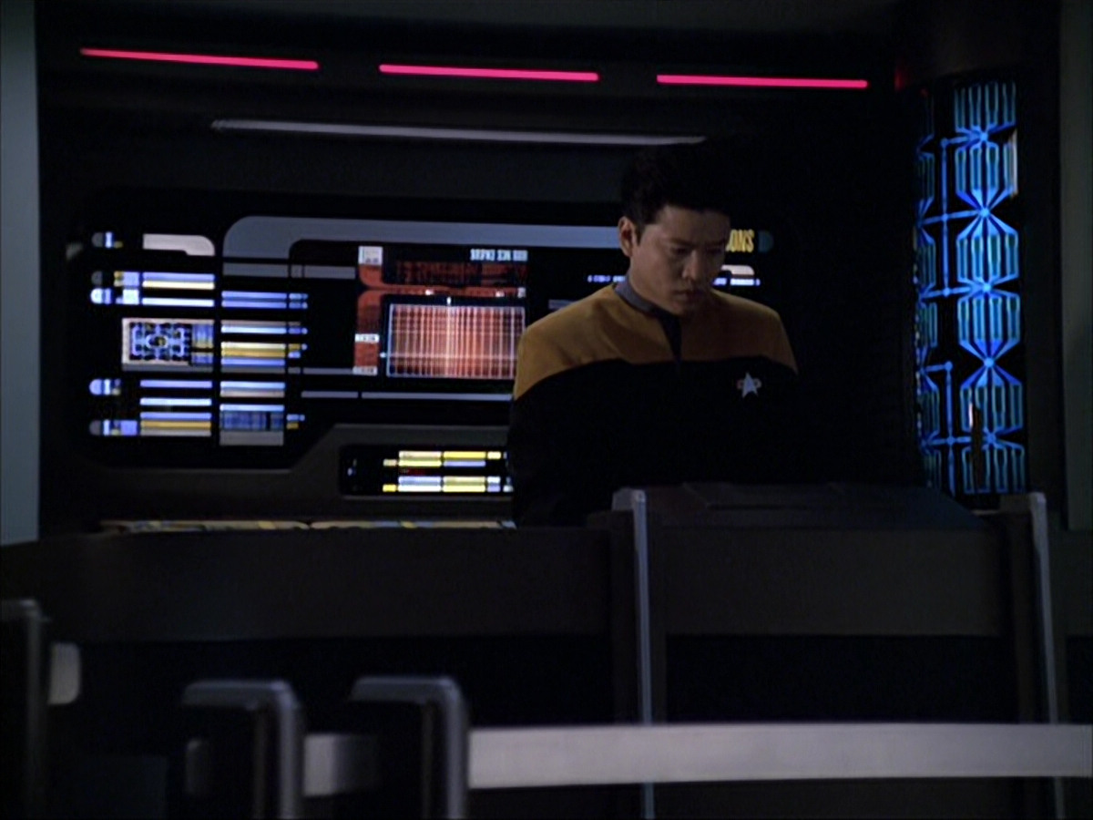 extant_StarTrek_VOY_6x05-Alice_02734.jpg
