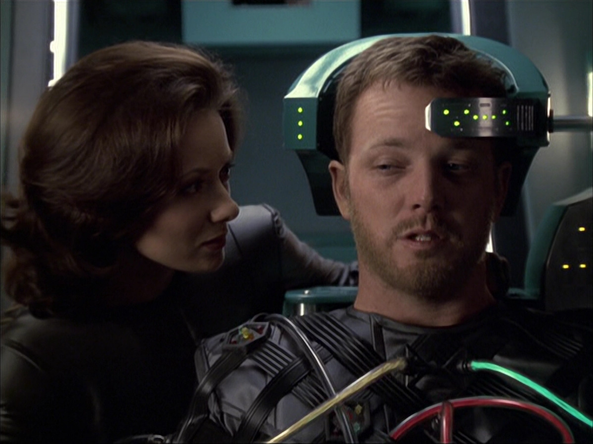 extant_StarTrek_VOY_6x05-Alice_02783.jpg