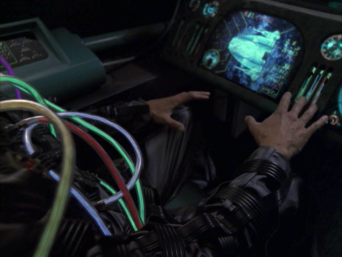 extant_StarTrek_VOY_6x05-Alice_02811.jpg