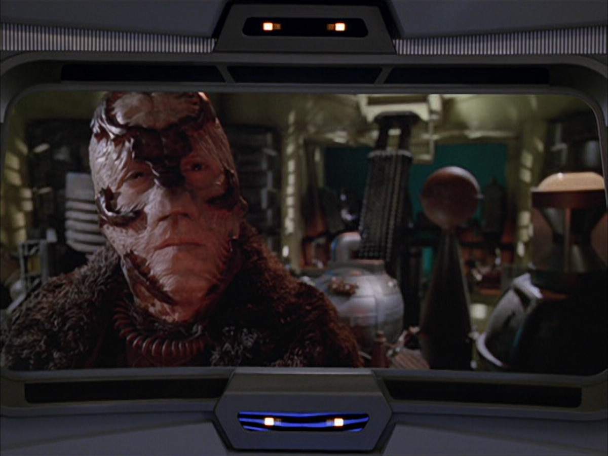 extant_StarTrek_VOY_6x05-Alice_02857.jpg