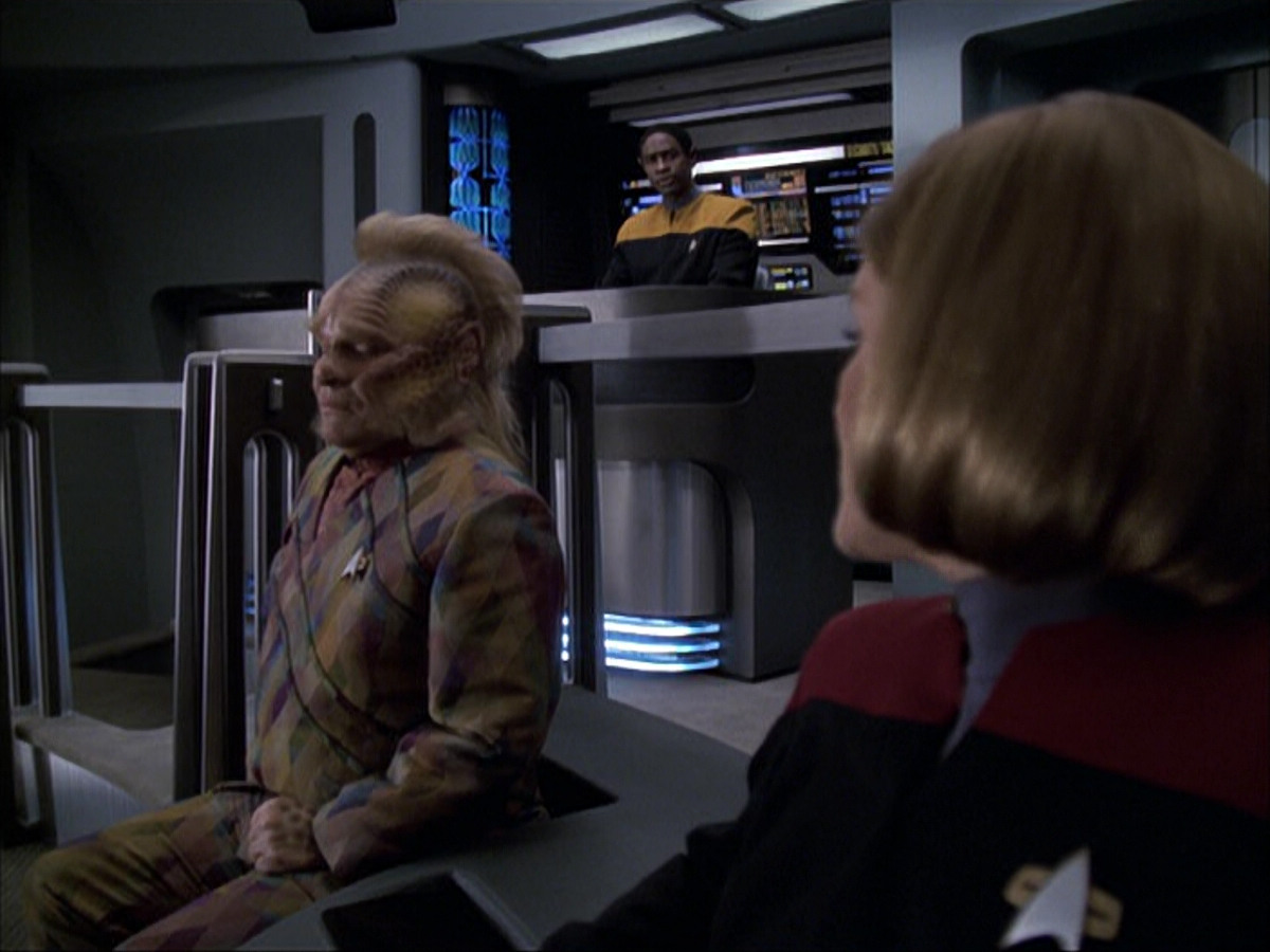 extant_StarTrek_VOY_6x05-Alice_02865.jpg