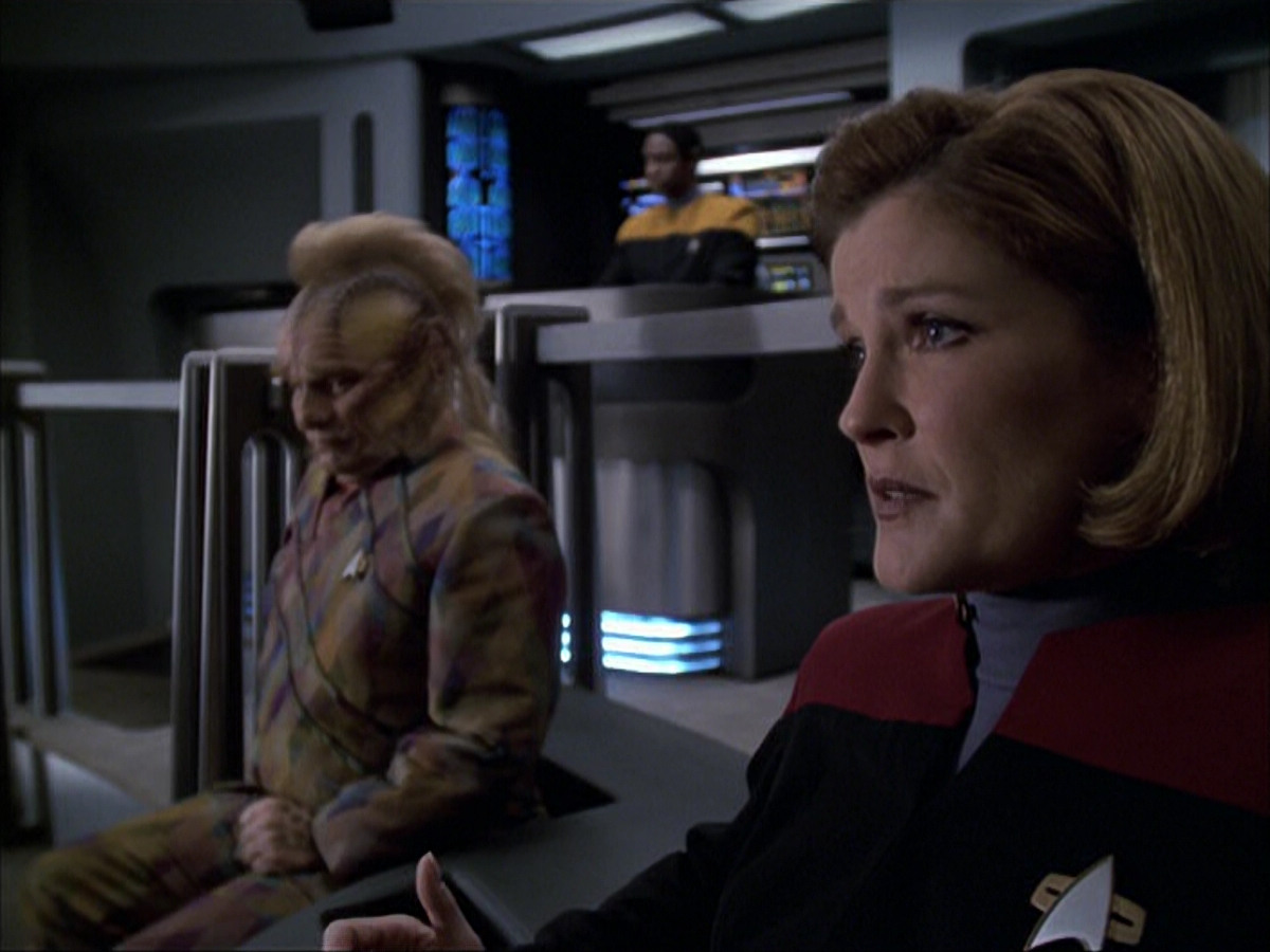 extant_StarTrek_VOY_6x05-Alice_02871.jpg