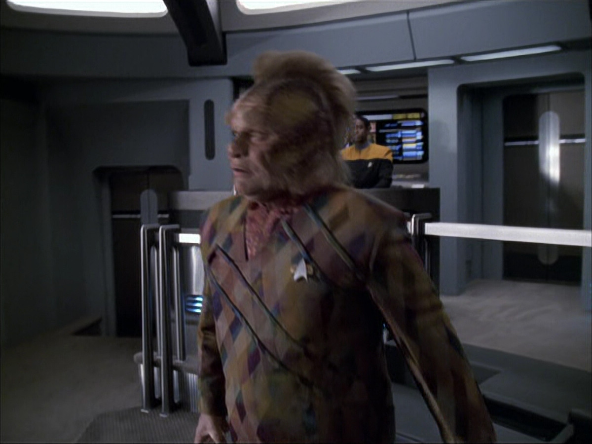 extant_StarTrek_VOY_6x05-Alice_02877.jpg