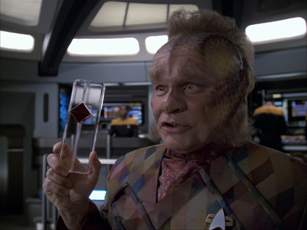 extant_StarTrek_VOY_6x05-Alice_02881.jpg
