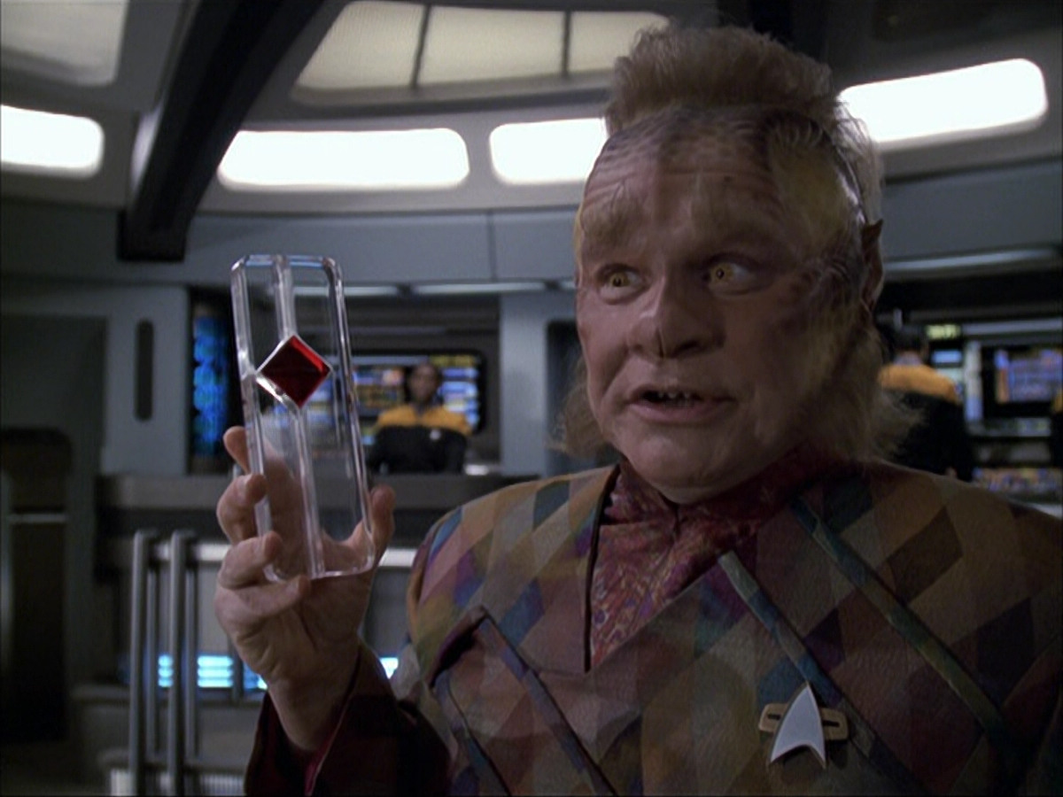 extant_StarTrek_VOY_6x05-Alice_02890.jpg