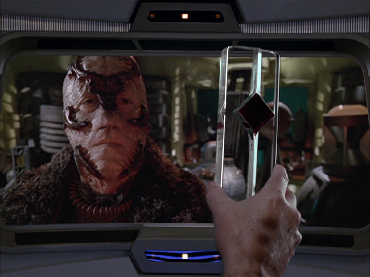 extant_StarTrek_VOY_6x05-Alice_02900.jpg