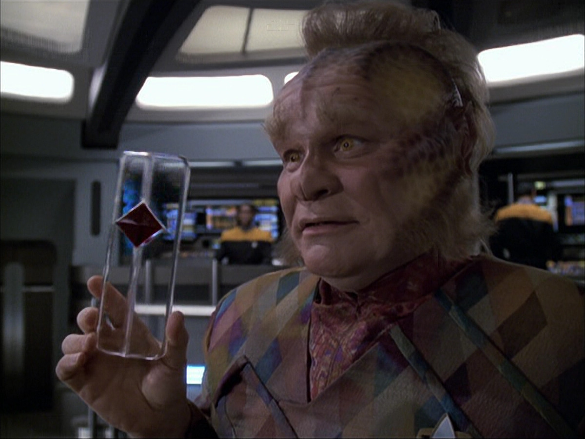 extant_StarTrek_VOY_6x05-Alice_02903.jpg